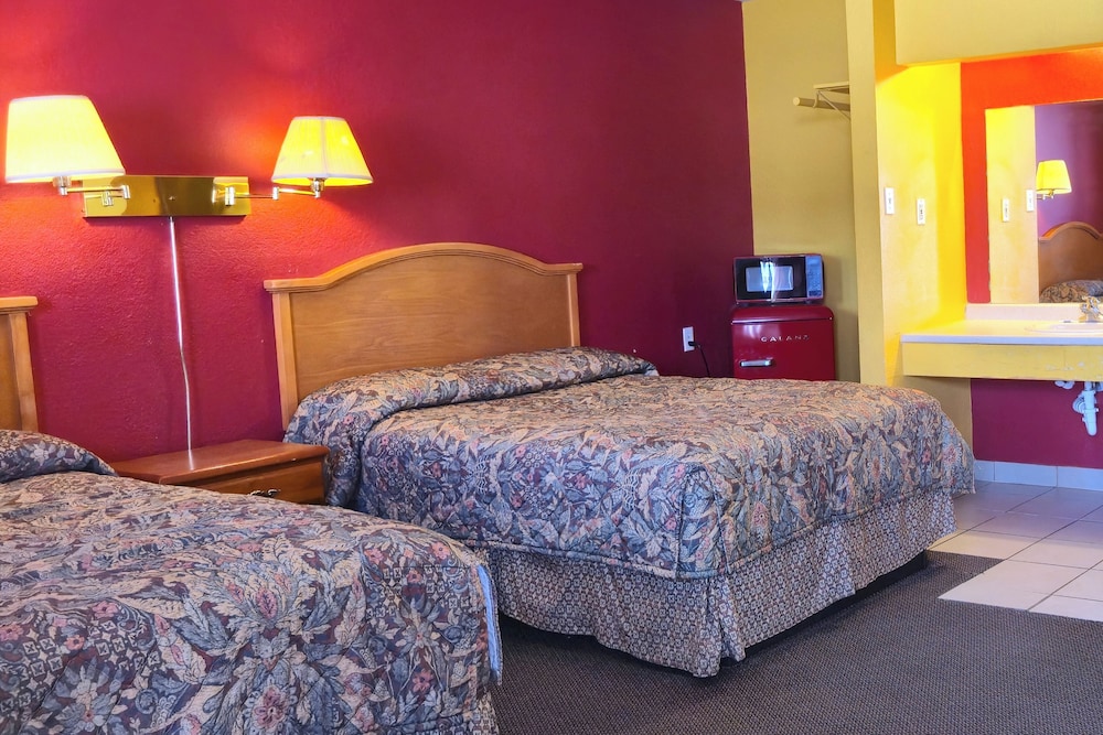 Room, 2 Double Beds, Non Smoking - Photo 3