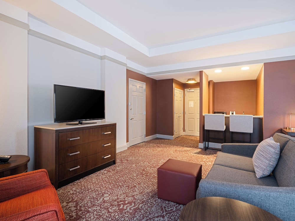Junior Suite, 1 King Bed, Accessible, Bathtub (Mobility & Hearing) - Photo 5