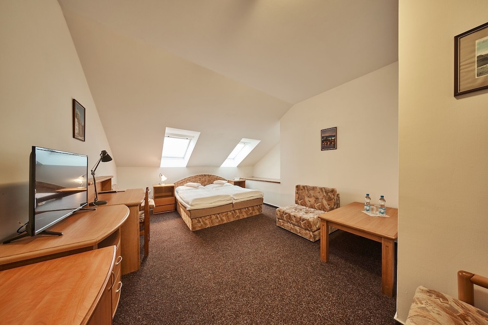 Double Room, 1 Queen Bed with Sofa bed photo 1