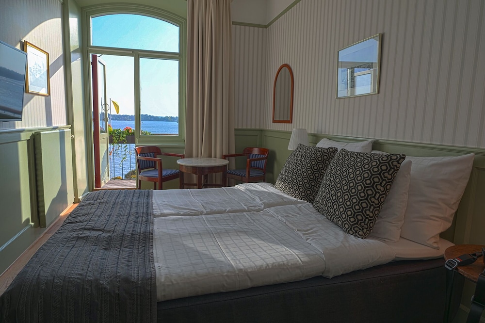 Queen Seaview Room photo 1