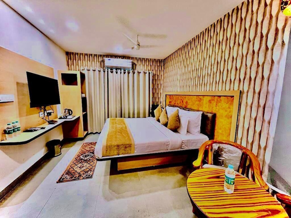 DELUXE ROOM - Photo 30