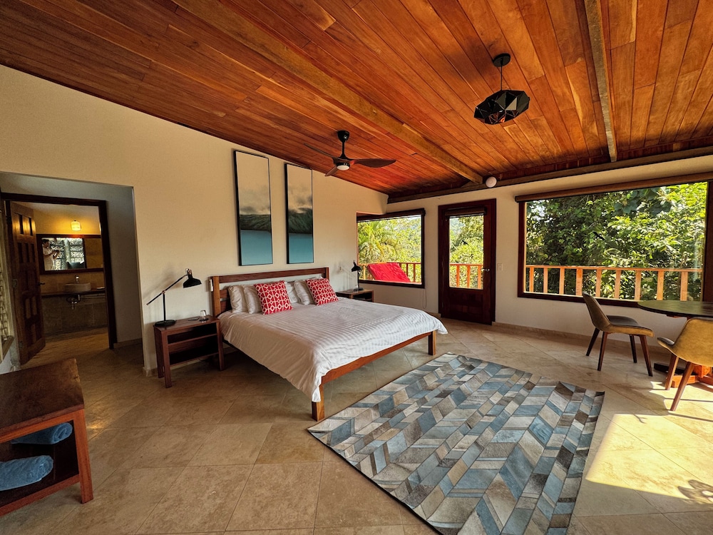 Gallery Room, 1 King Bed