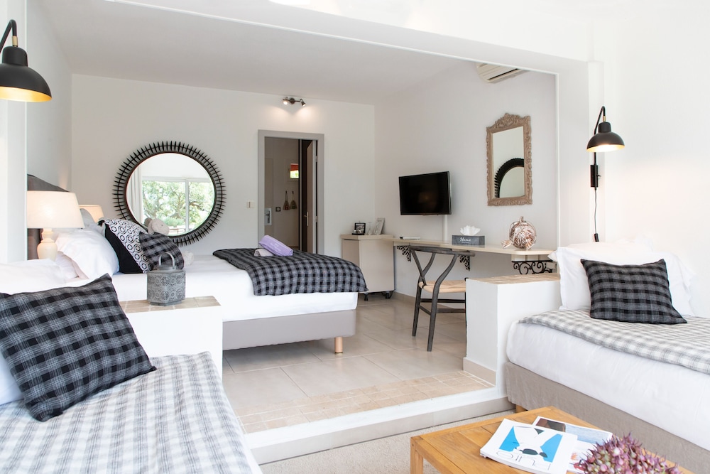 Quadruple Room - Photo 3