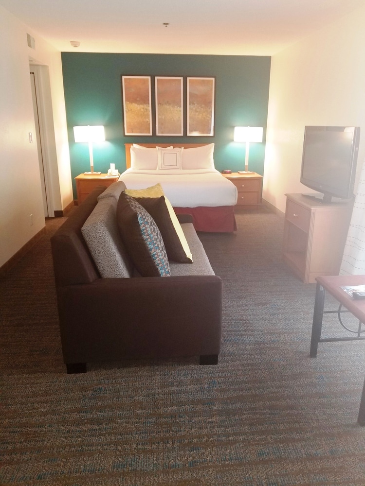 Studio, 1 Queen Bed With Sofa Bed, Non Smoking (Mobility/Hearing Access, Roll-In Shwr) photo 2