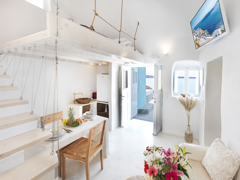 Exclusive Studio Suite, 1 Queen Bed, Hot Tub, Sea View