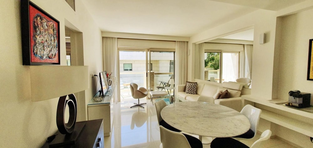 Apartment photo 1