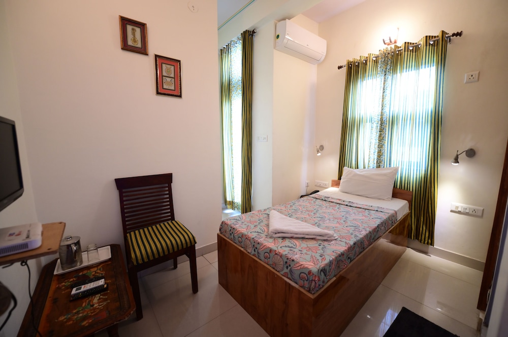 Single Deluxe Room
