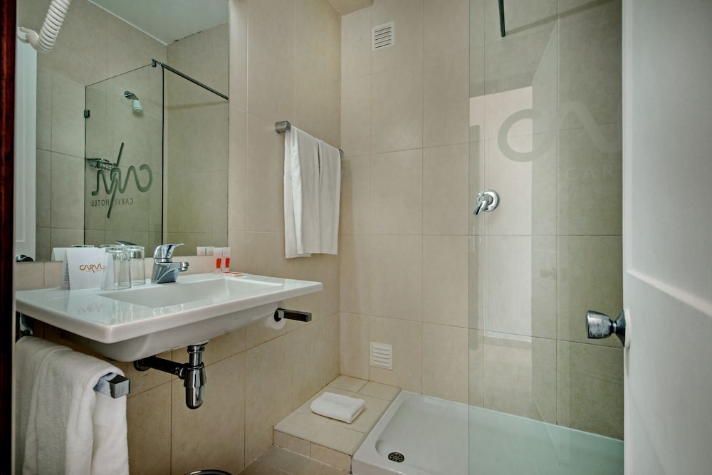 Standard Triple Room, Partial Sea View photo 2