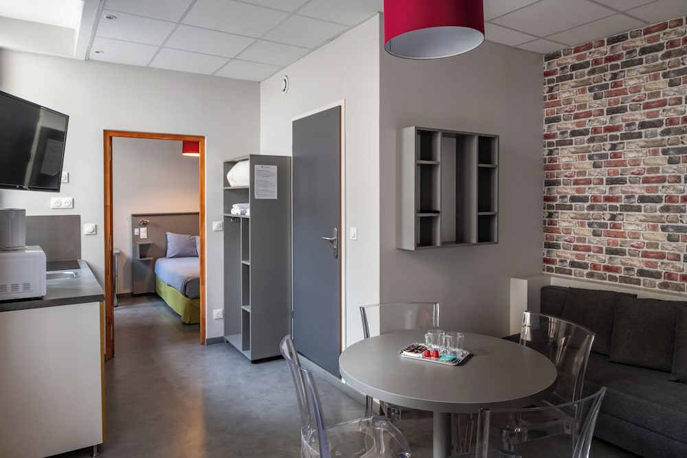 Family Apartment photo 3