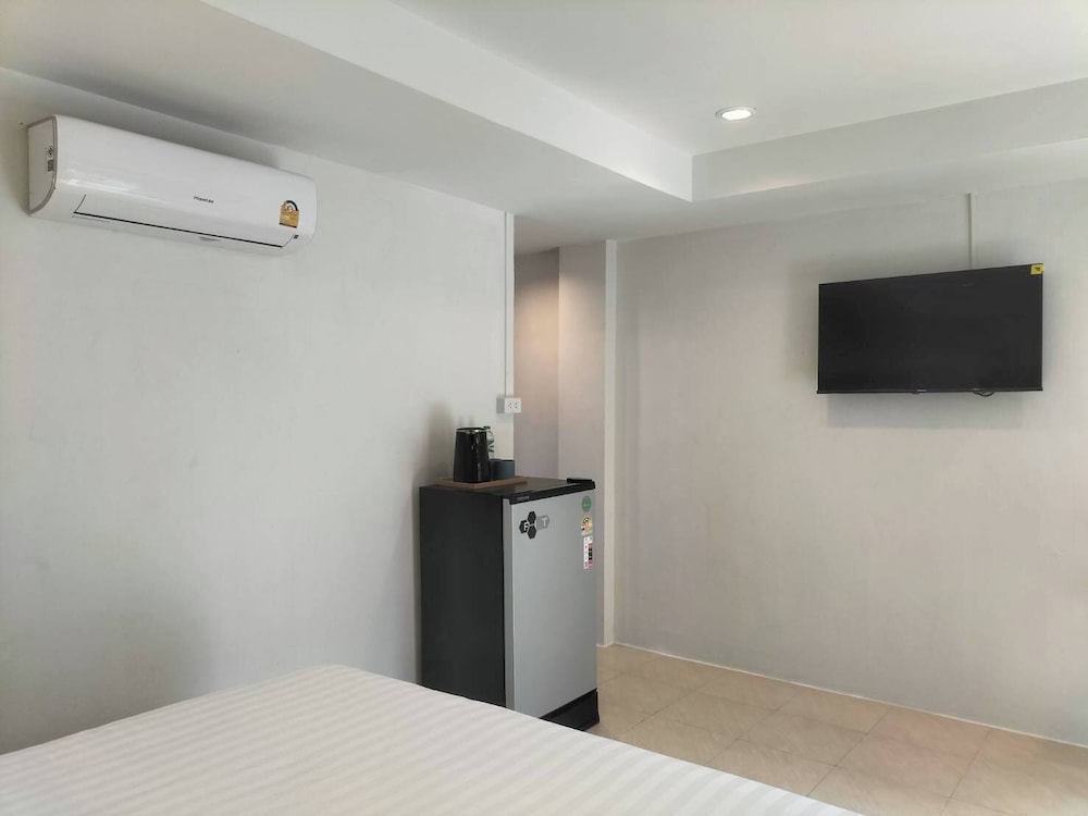 Deluxe Room, Balcony, City View - Photo 7