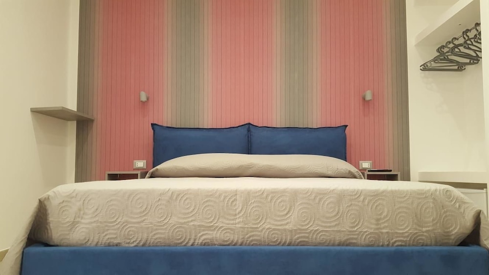 Triple Room (Vertical Stripes) photo 1