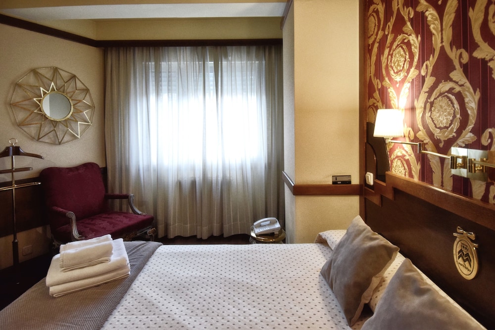Double Room - Photo 10