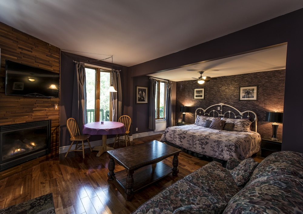 Deluxe Room, 1 King Bed with Sofa bed, Kitchen, Lake View photo 1