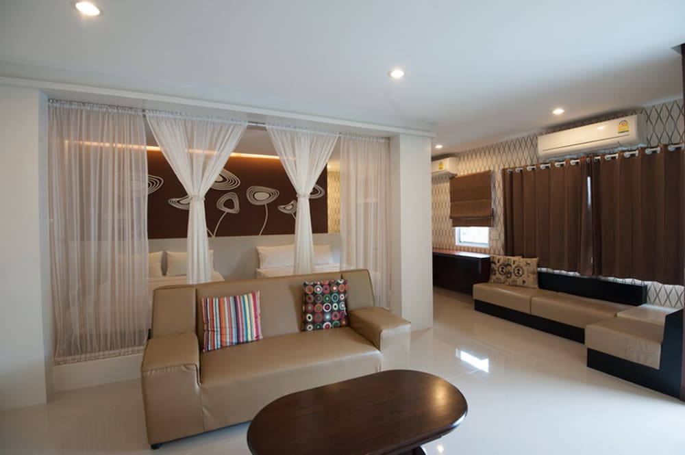 Family Room photo 1