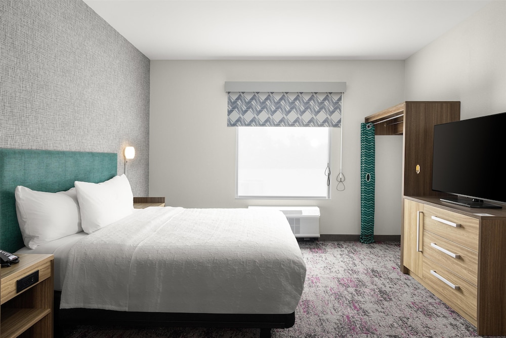 Suite, 1 King Bed, Accessible (Mobility & Hearing, Roll-In Shower)