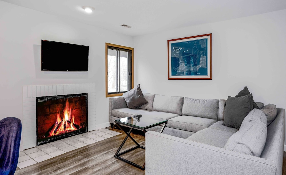 Townhome, Multiple Beds, Balcony, Golf View (Briarwood Serenity at Abbey Springs)