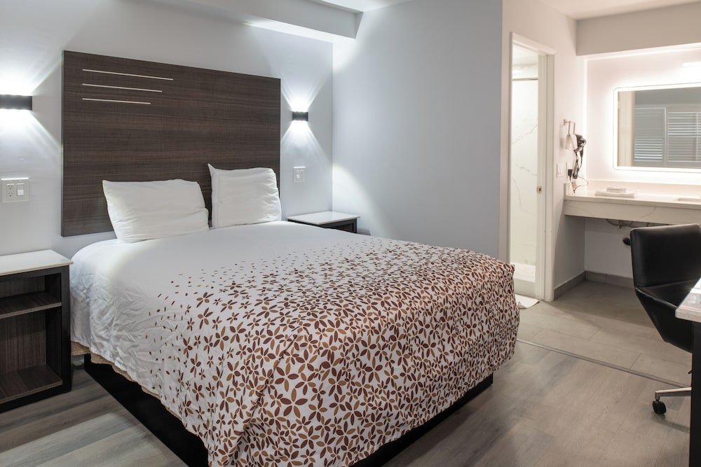 Deluxe Queen Single Room