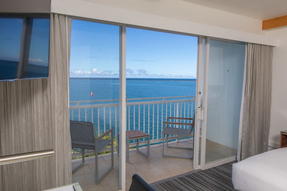 Room, 1 King Bed, Lanai, Oceanfront - Photo 4