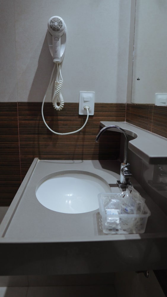 Standard Twin Room - Photo 1