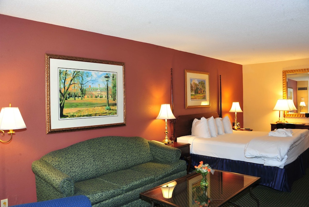 Signature Suite, 1 King Bed With Sofa Bed, Non Smoking (Parlor Suite, One-Bedroom) photo 1