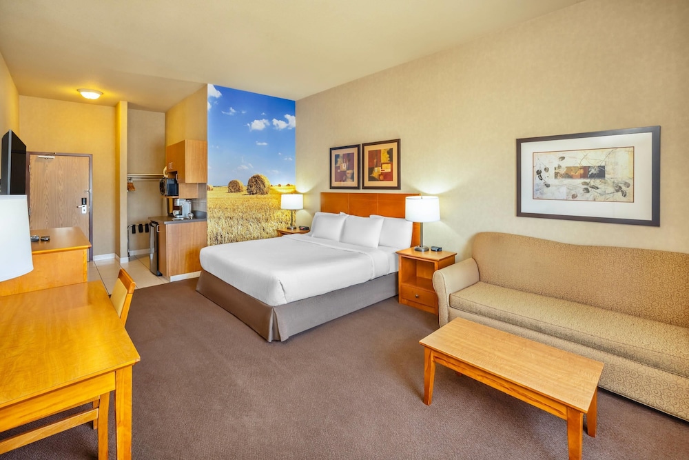 Standard Room, 1 King Bed with Sofa bed, Non Smoking - Photo 2