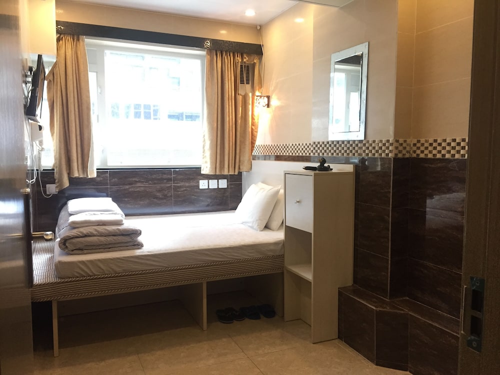 Standard Twin Room, No Windows photo 1