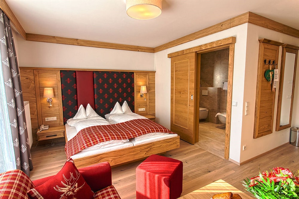 Double Room, Balcony, Mountain View (Alpenblick Tradition) photo 1