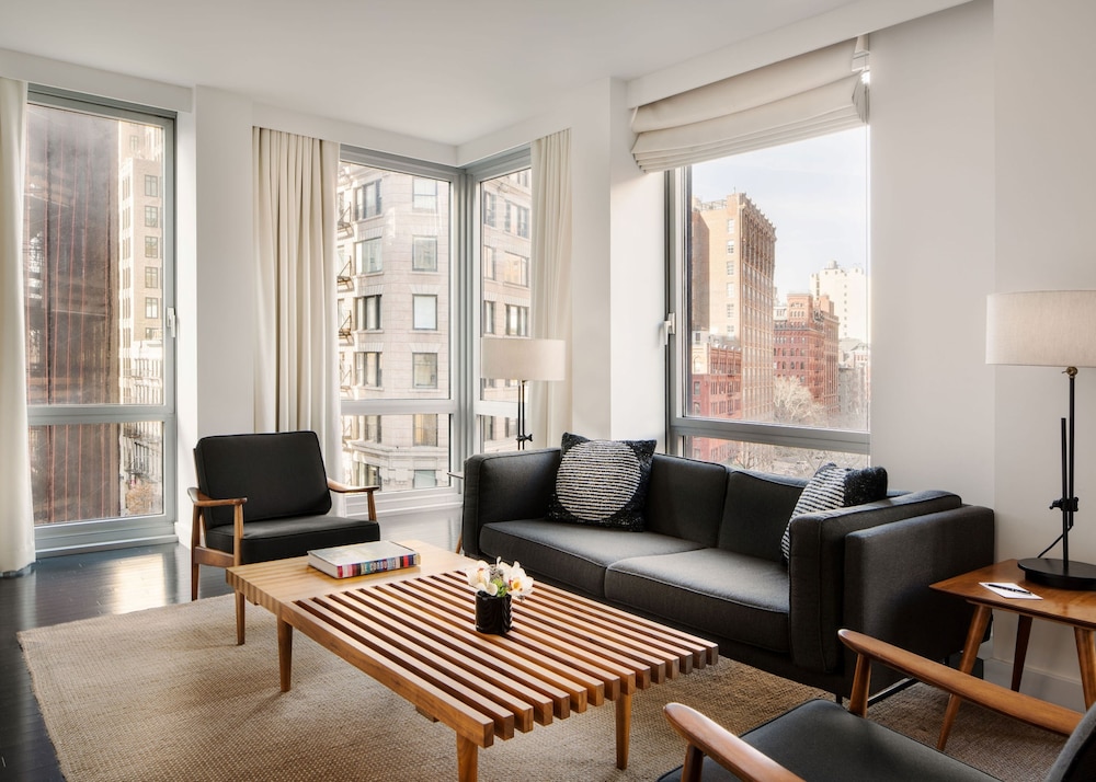 Studio Suite, Terrace (Smyth Suite) thumbnail 6