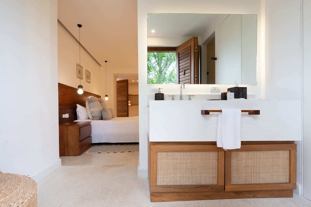 Superior Suite, Multiple Beds, Garden View photo 2