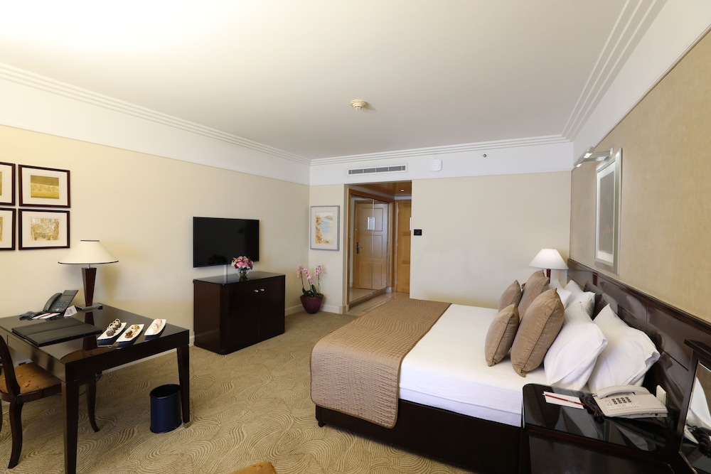 Deluxe Room, 1 King Bed - Photo 2