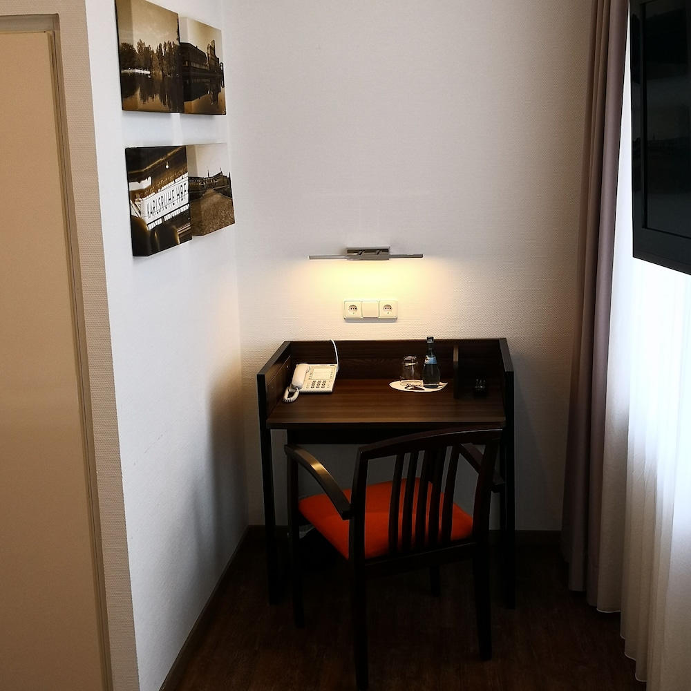 Single Room photo 2