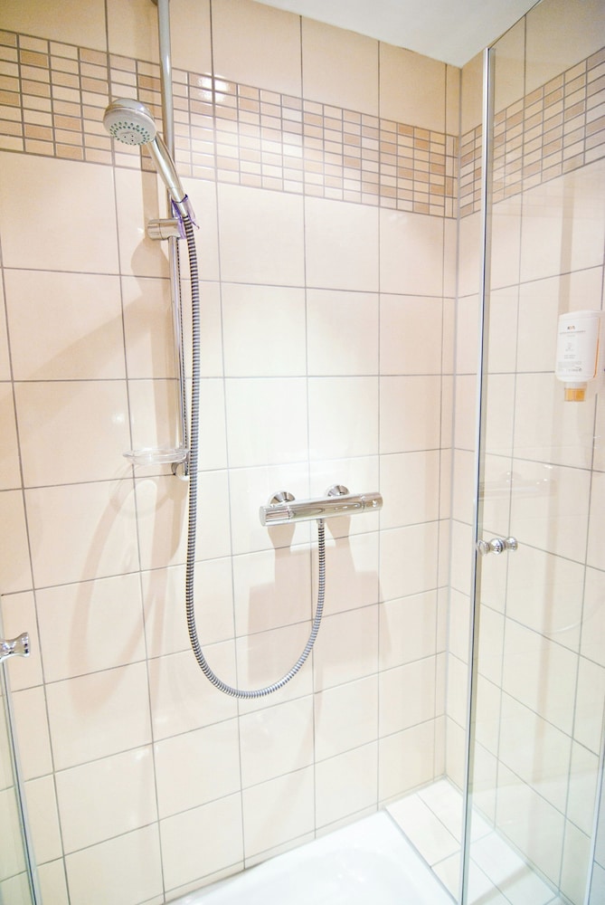 Room for 4, 2 connected rooms, 40 sqm, 2 bathrooms, nonsmoking - Photo 5