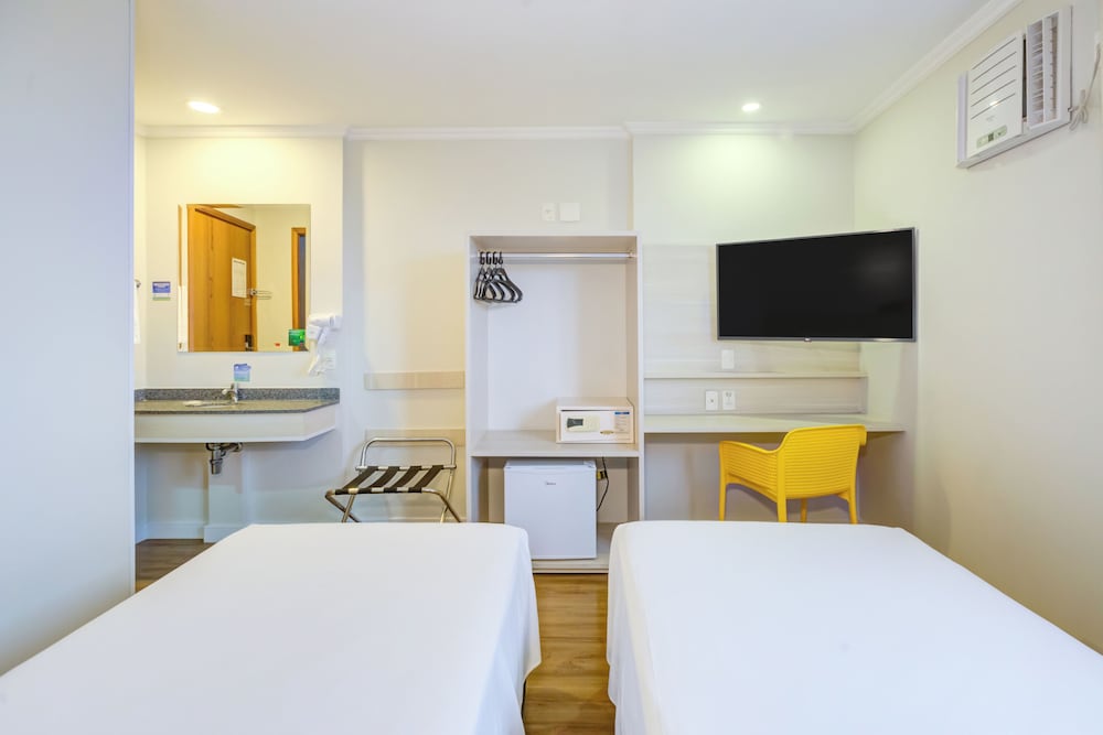 Standard Twin Room - Photo 5