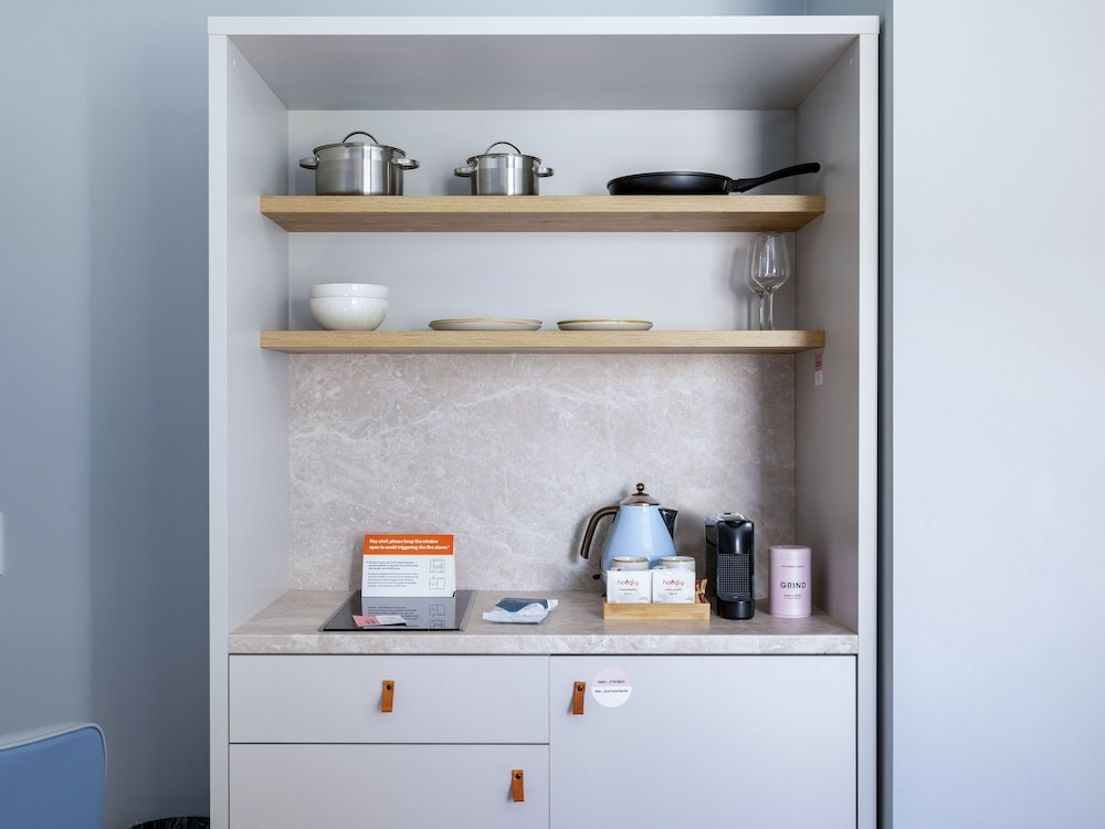 Medium Studio with Kitchenette - Photo 12