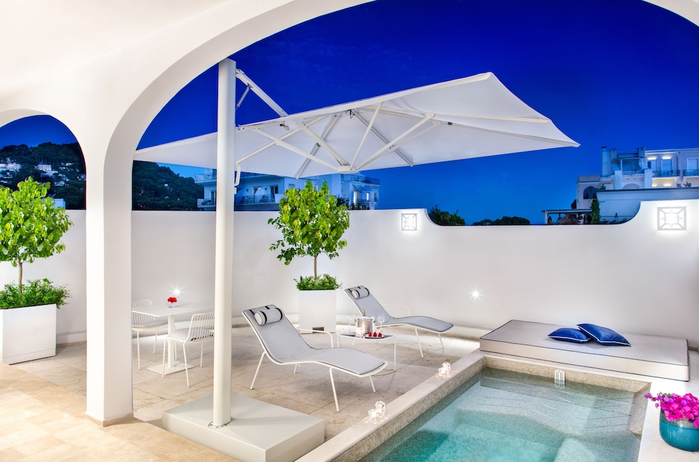 Pool Patio Prestige Room