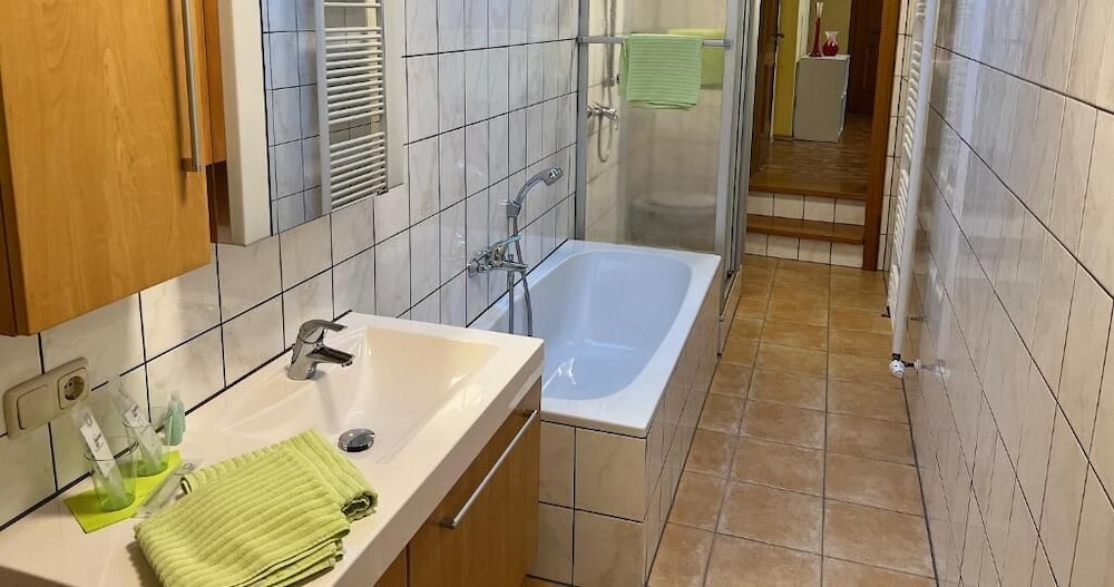 Deluxe Quadruple Room, Private Bathroom, Courtyard View - Photo 4