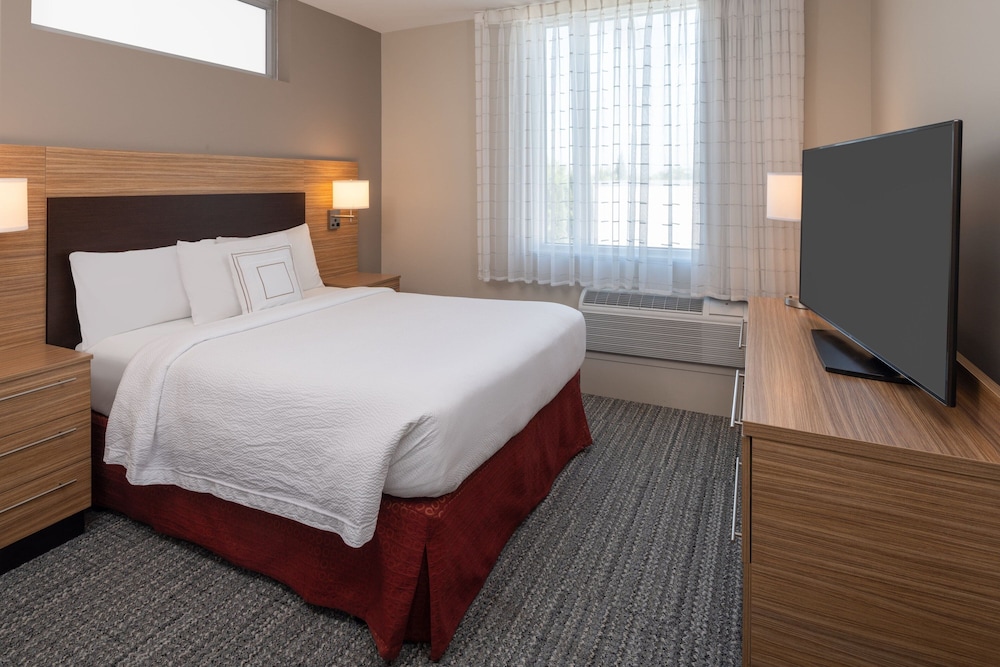 Studio, 1 King Bed with Sofa bed (Mobility/Hearing Accessible, Tub) photo 3