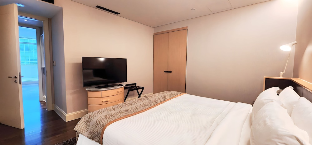 Malcolm Suite Two-Bedroom photo 2