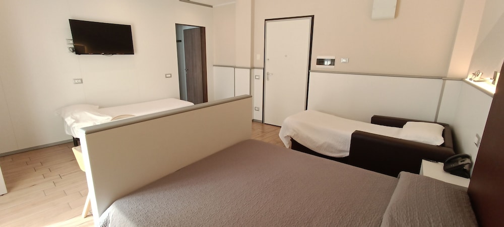 Family Double Room - Photo 2
