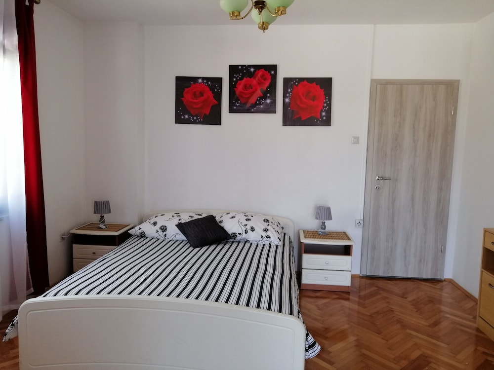 Deluxe Double Room (3)