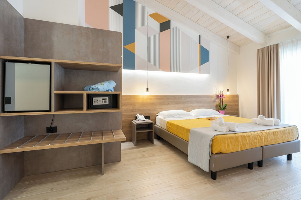 Deluxe Triple Room, Balcony, Sea View