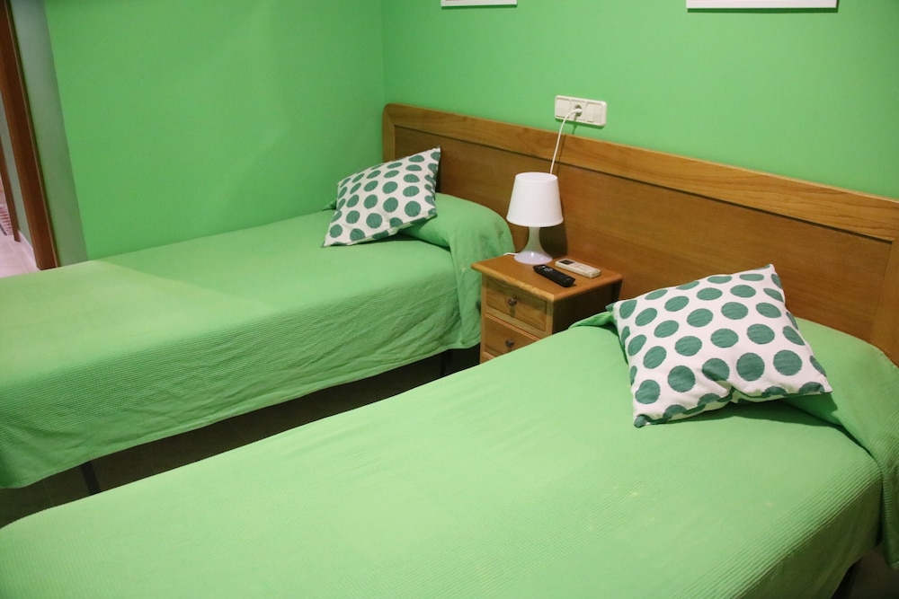 Twin Room - Photo 2