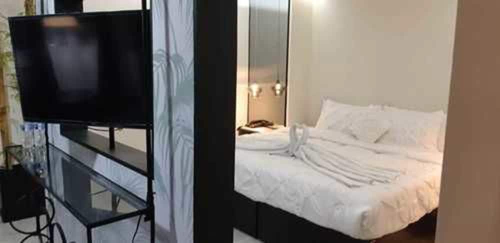 Junior Room, 1 King Bed, Non Smoking photo 2