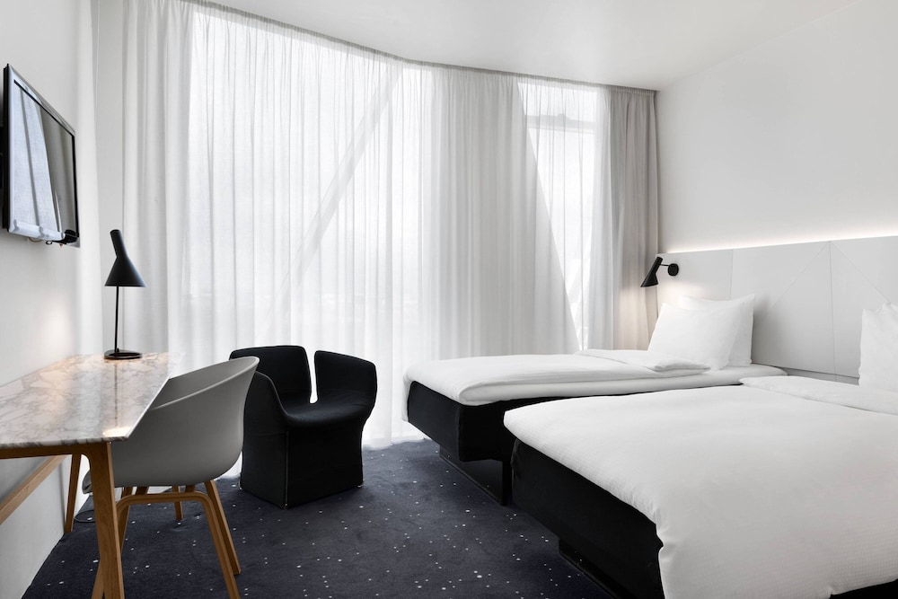 Room, 2 Twin Beds thumbnail 5
