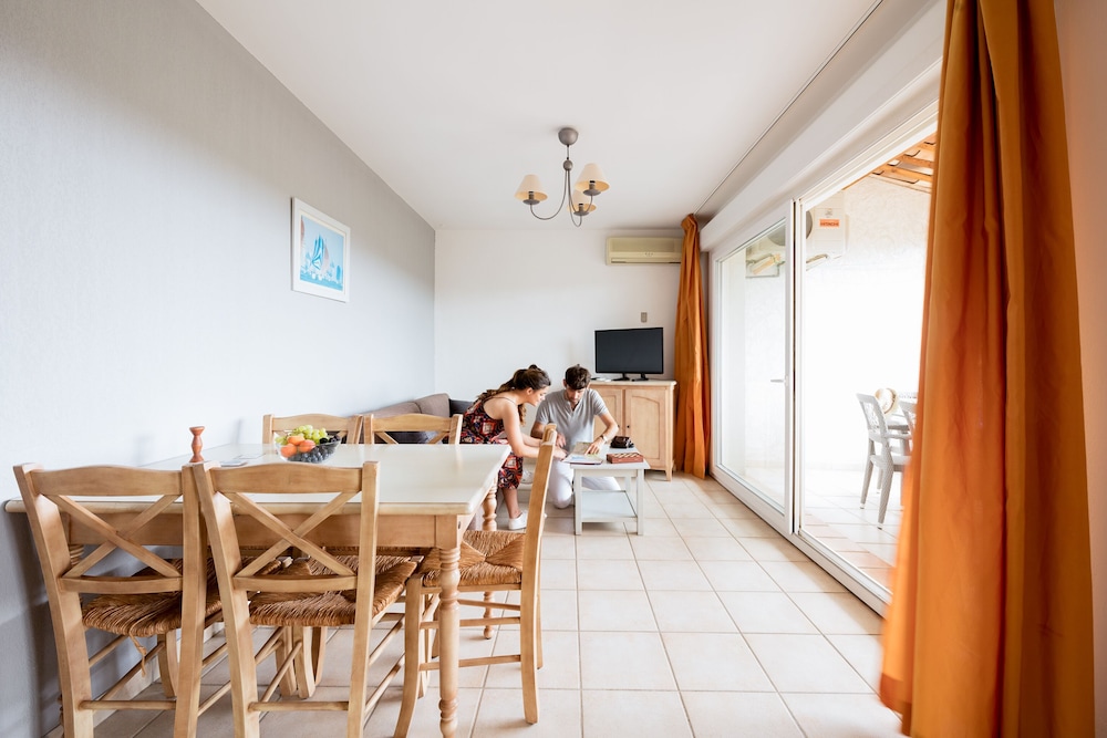 4 Rooms 8 photo 2