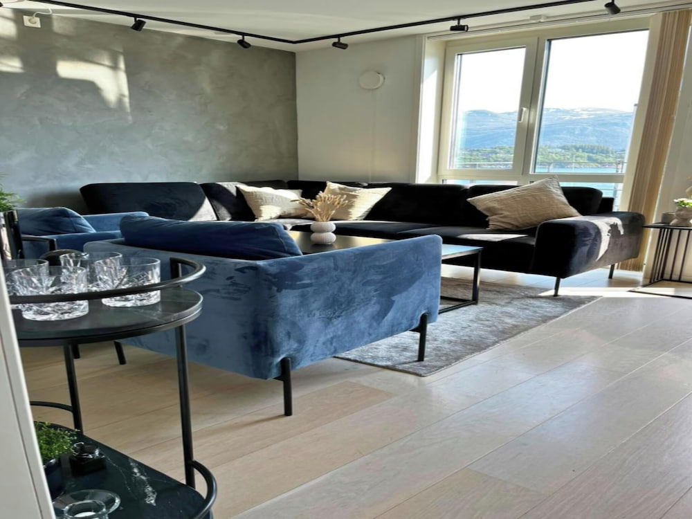 Free Parking Space, Balcony, Prime Location, Billede 16