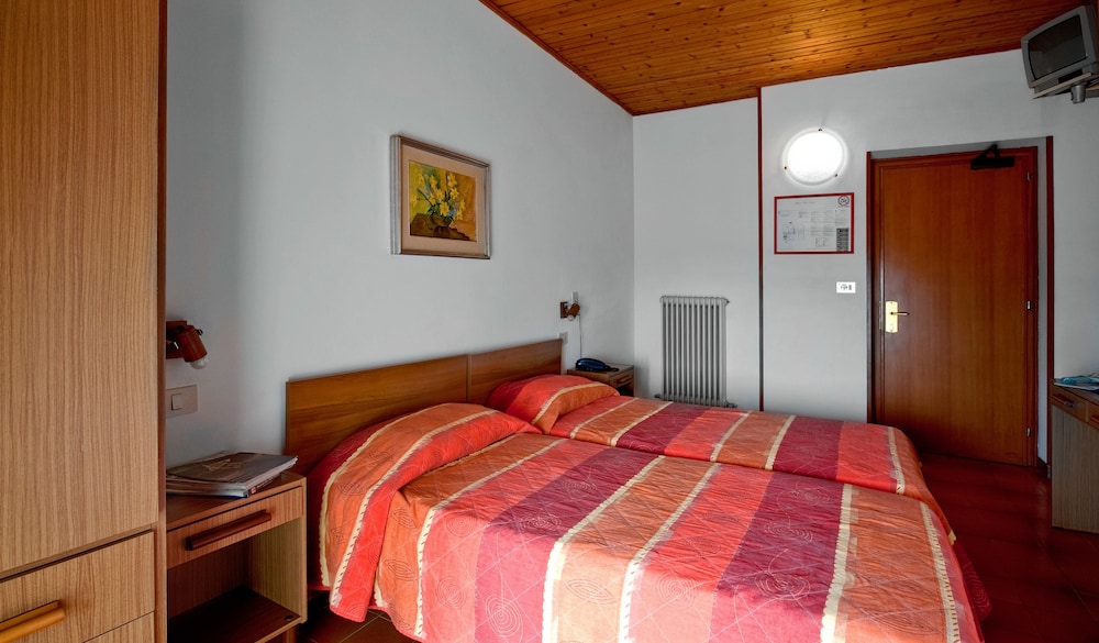 Double or Twin Room, Ensuite photo 1