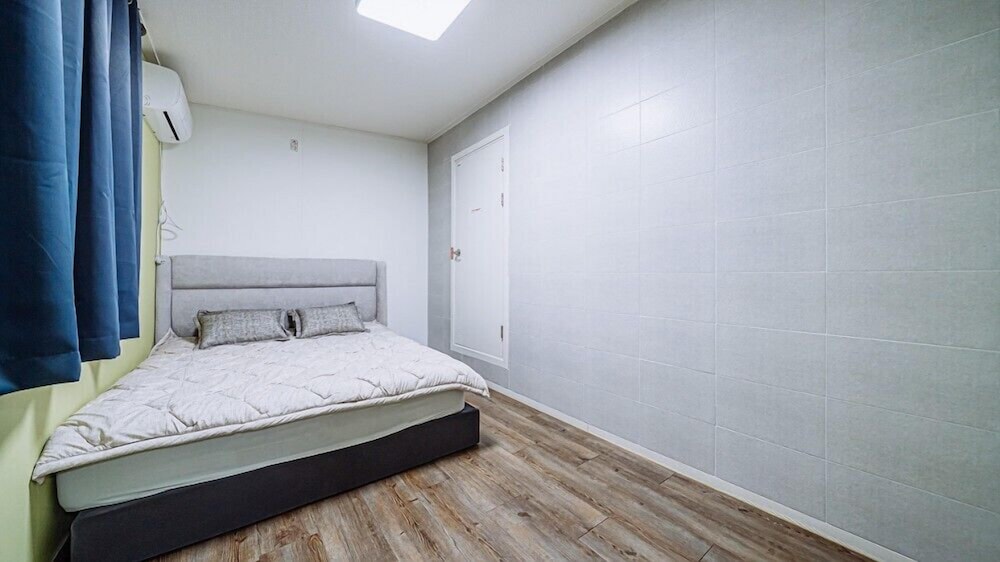 Room (day) - Photo 8