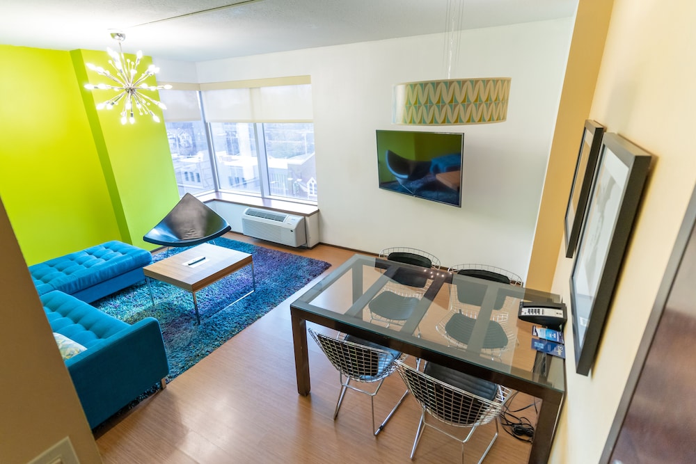 Suite, 1 King Bed, City View - Photo 1