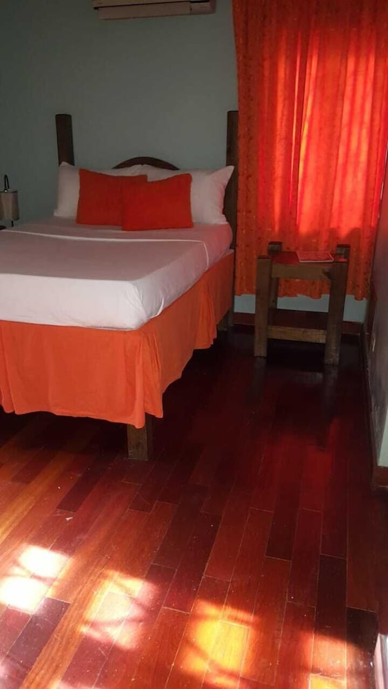 Double or Twin Room, Multiple Beds, Non Smoking photo 2